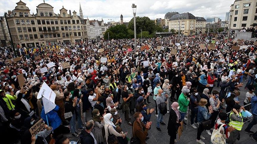People gather at the Mont des Arts for a demonstration against the headscarf ban at a Brussels college, in Brussels, Belgium on July 5, 2020. The demonstration came after the remark of the Constitutional Court not to annul the ban on headscarves imposed by the university college. ( Dursun Aydemir - Anadolu Agency )
