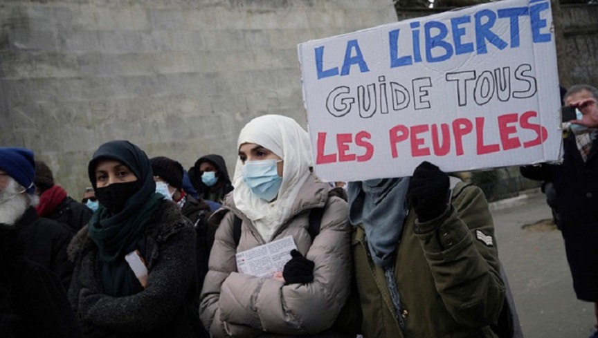 Protesti u Parizu protiv antiismalskog zakona