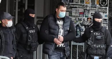 Uhapšen Veljko Belivuk vođa navijačke grupe Partizana, sumnjiči se za trgovinu drogom i ubistva. Hapšenje povezano s prisluškivanjem Vučića