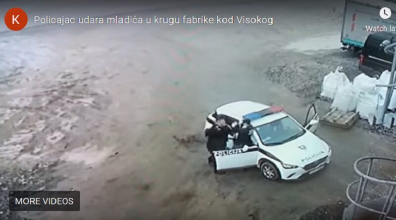 Snimljen policajac dok je udarao mladića u krugu firme kod Visokog