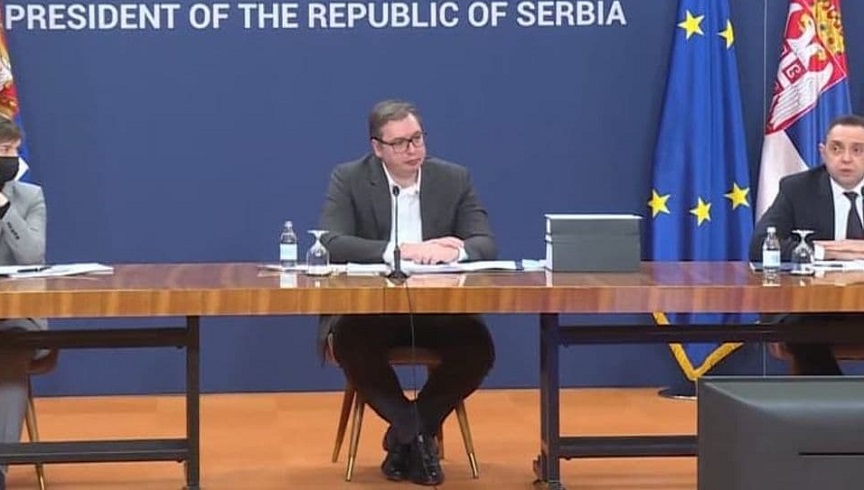 Vučić govorio o ratu između klanova, pokazao tijela bez glave, slike odsječene glave...