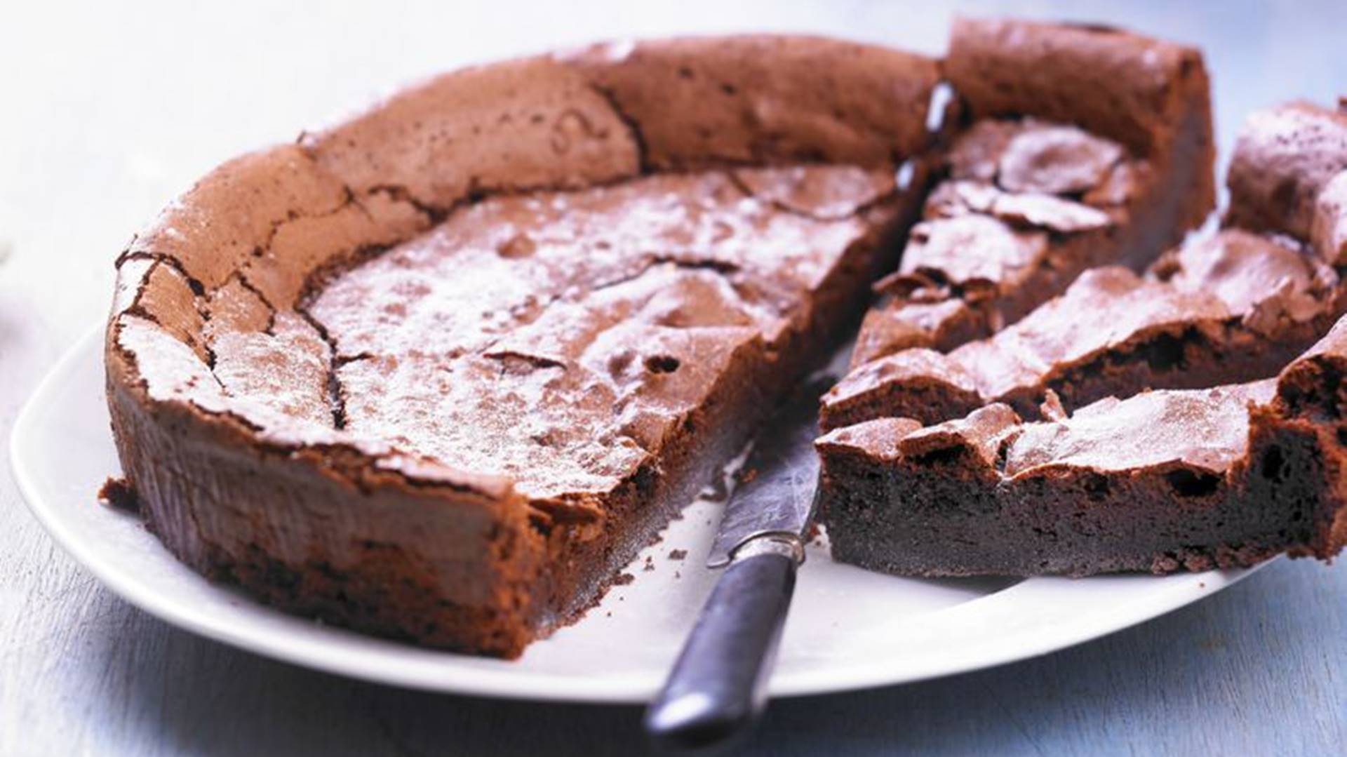 Samo 3 sastojka: Recept za sočnu čokoladnu tortu bez brašna koju svatko može napraviti