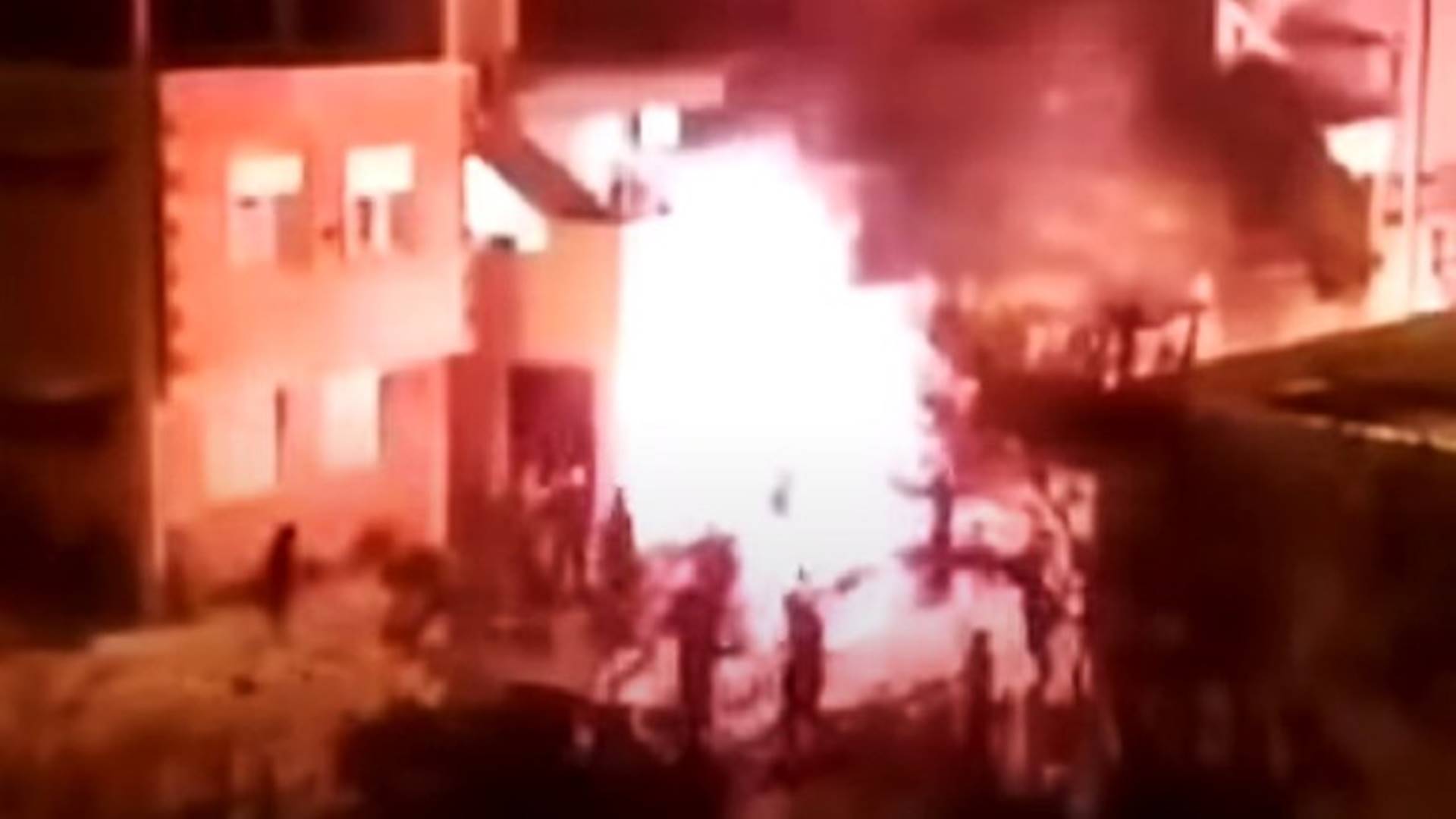 VIDEO Navijački neredi u Mostaru, jedna osoba teško ozlijeđena