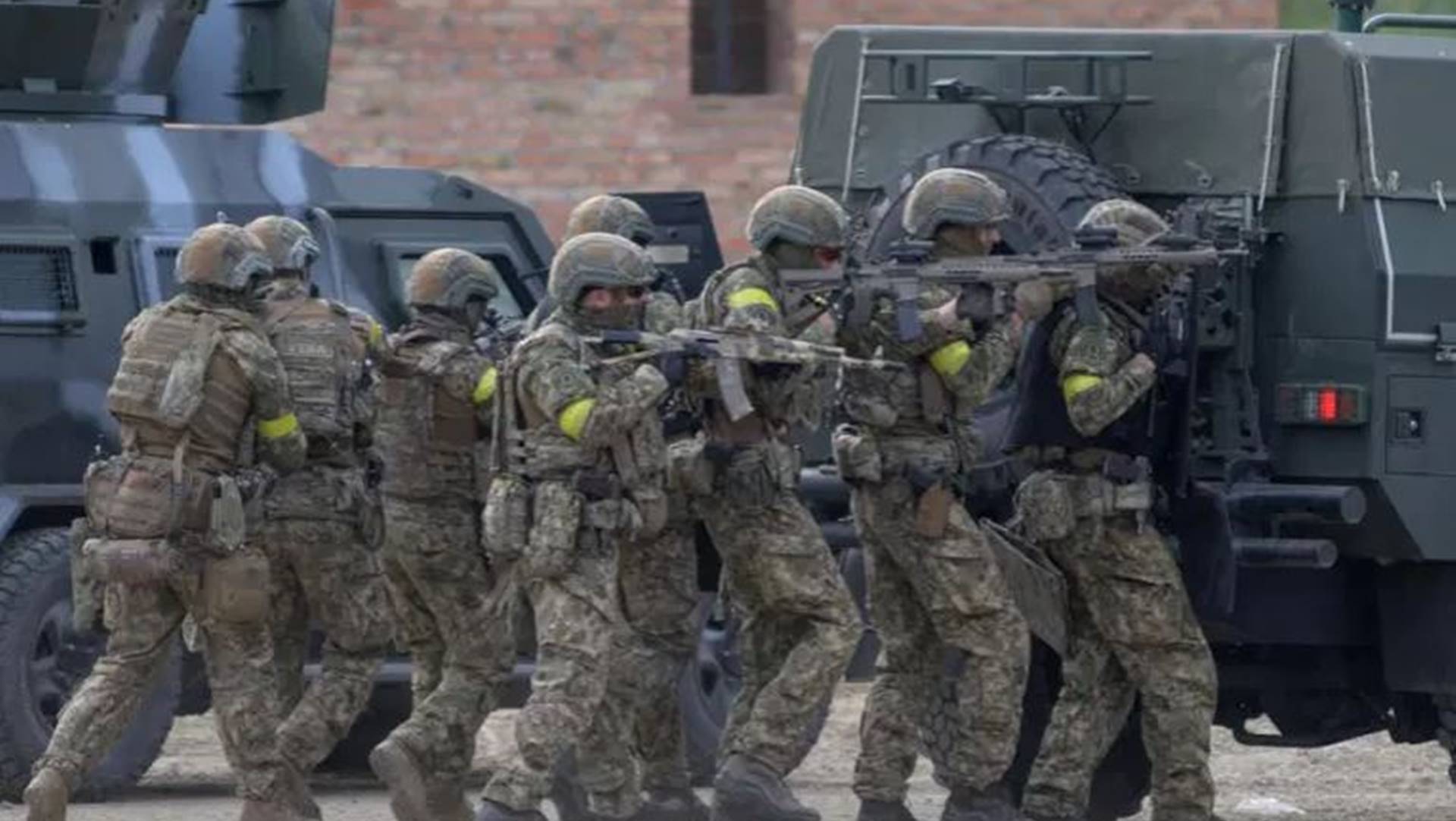Rusija povlači vojsku sa granice sa Ukrajinom