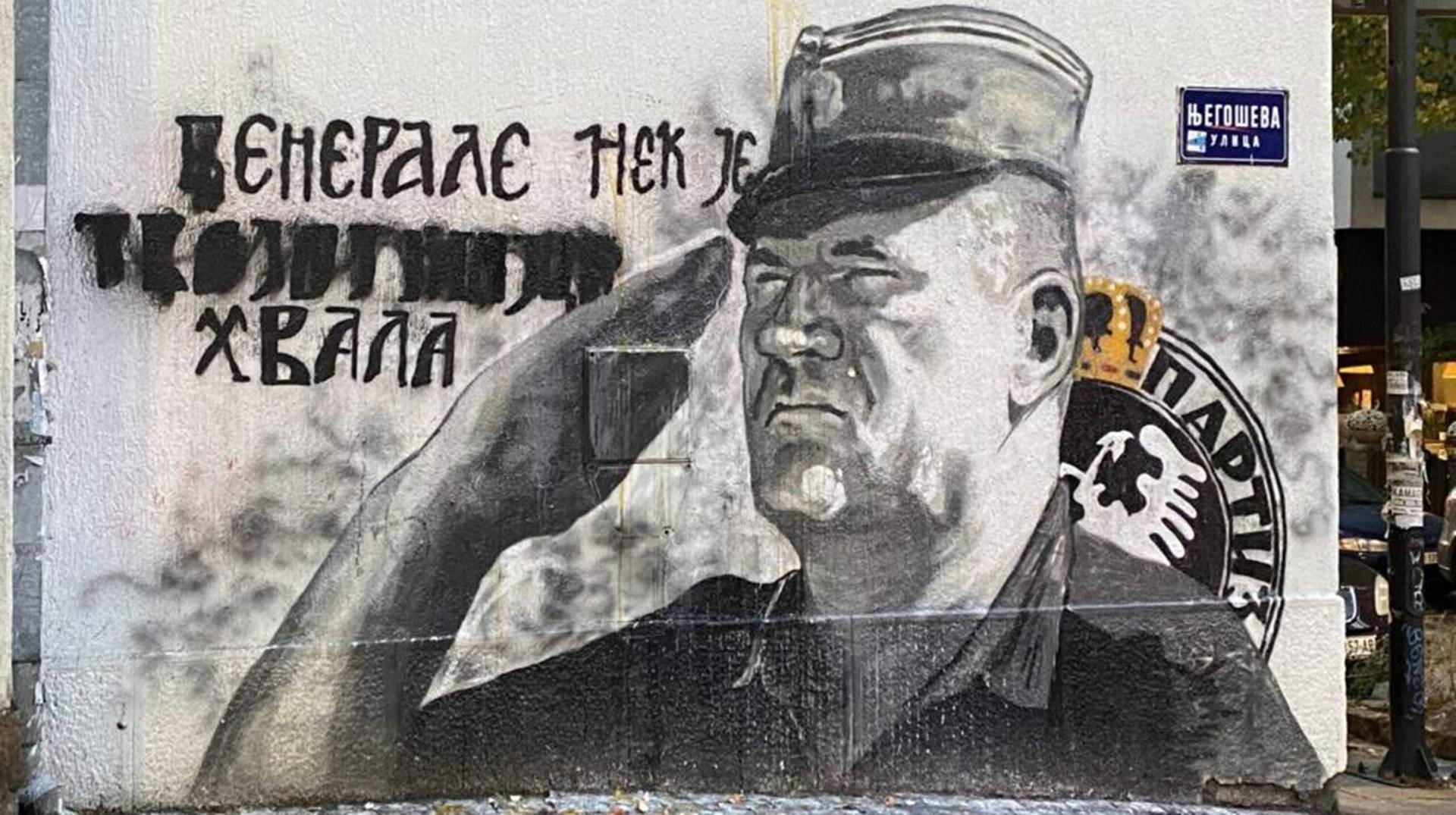 Grupa od 70 organizacija traži da Vlada naloži uklanjanje murala Mladiću
