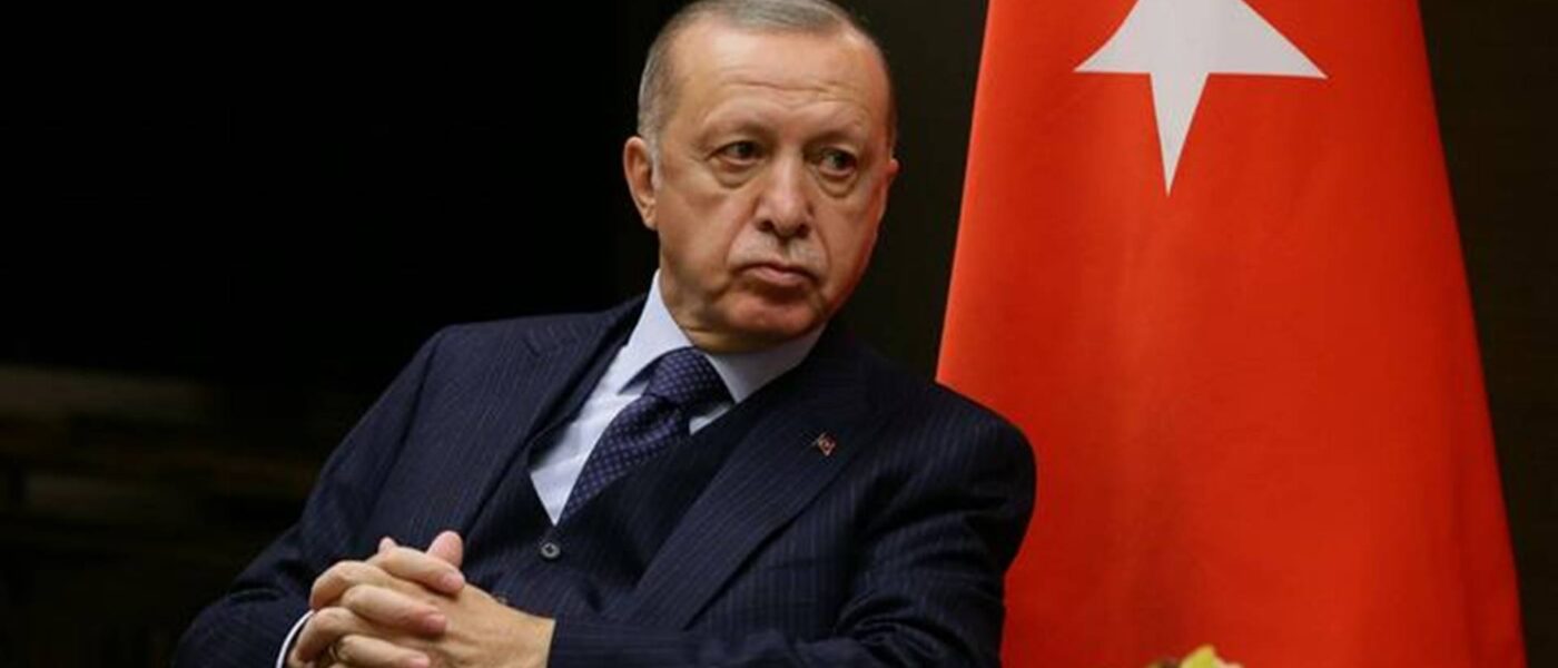 Turkey raises minimum wage as lira crash, inflation sow hardship