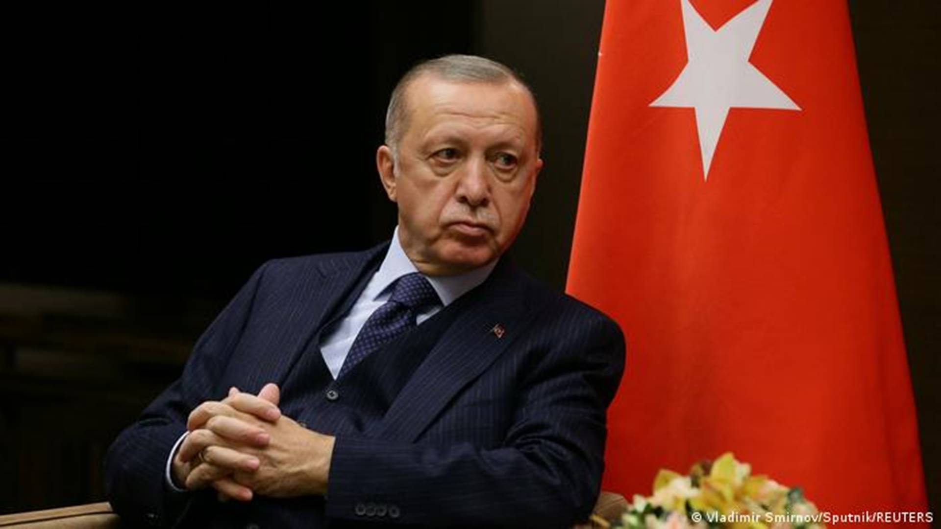 Turkey raises minimum wage as lira crash, inflation sow hardship