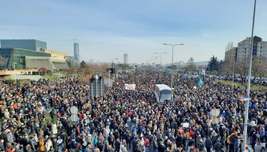 Protesti, Srbija, Vučićevi huligani, bježe