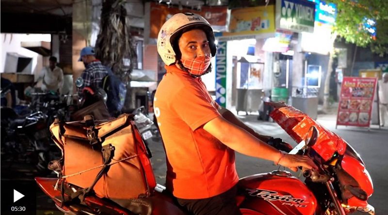 India riders risking lives to deliver food in 10 minutes - VIDEO!