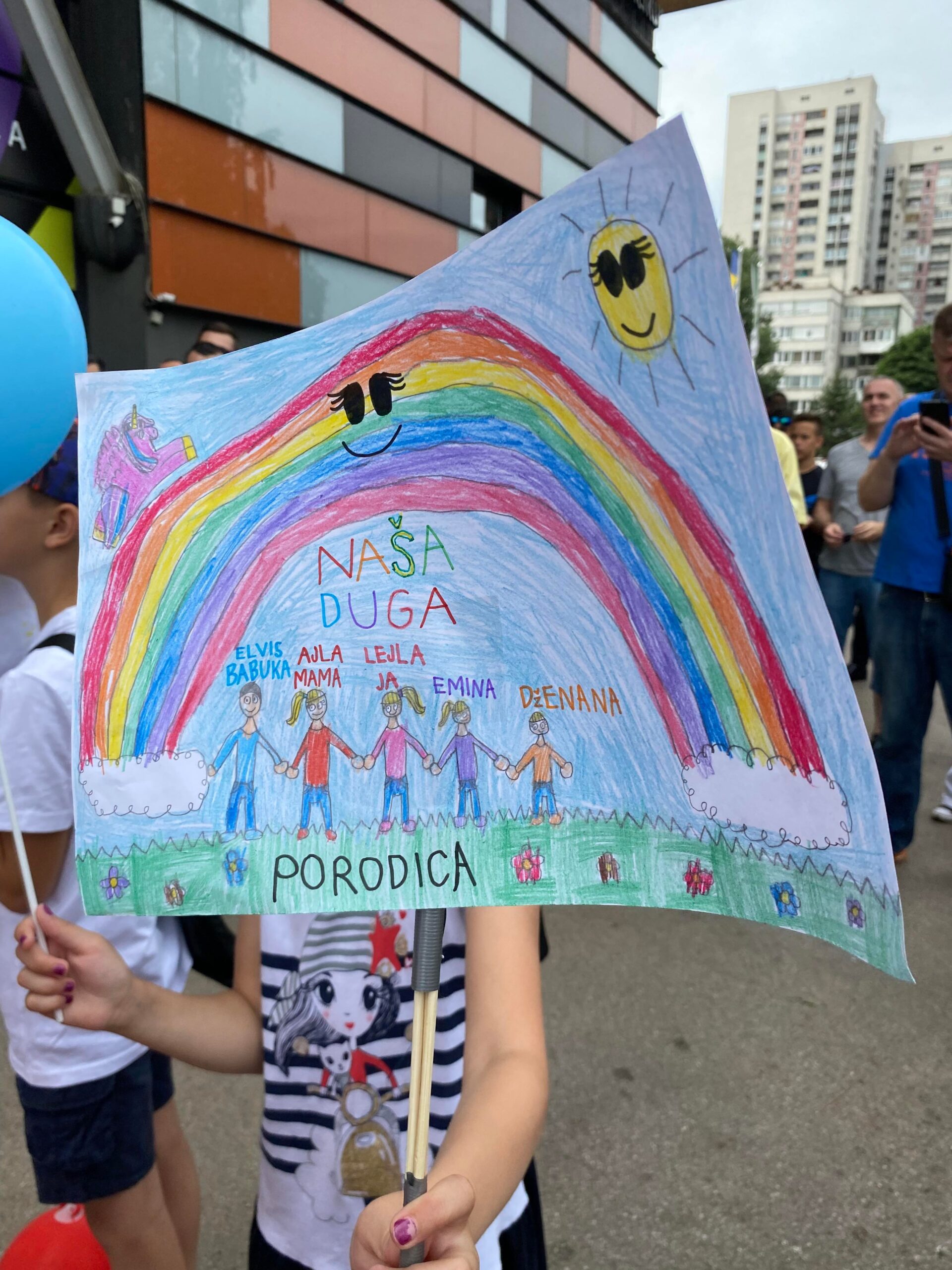 (VIDEO) Protesti protiv gej parade #Vratite nam dugu: Izjava djevojčice postala viralanaratite nam dugu, Sanin Musa, LGBT, protesti