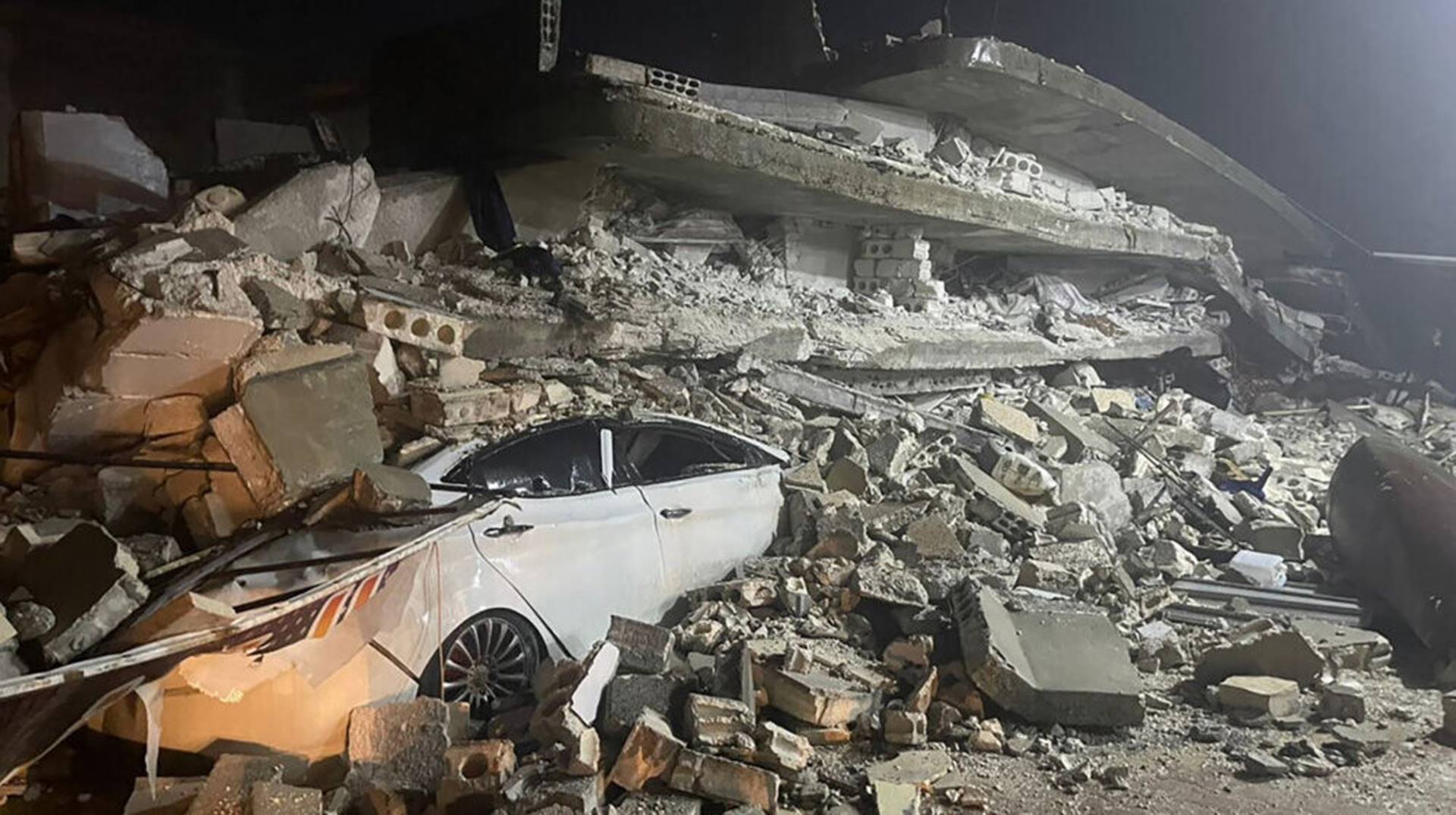 Više od 1.500 mrtvih u zemljotresu u Siriji i Turskoj (VIDEO)