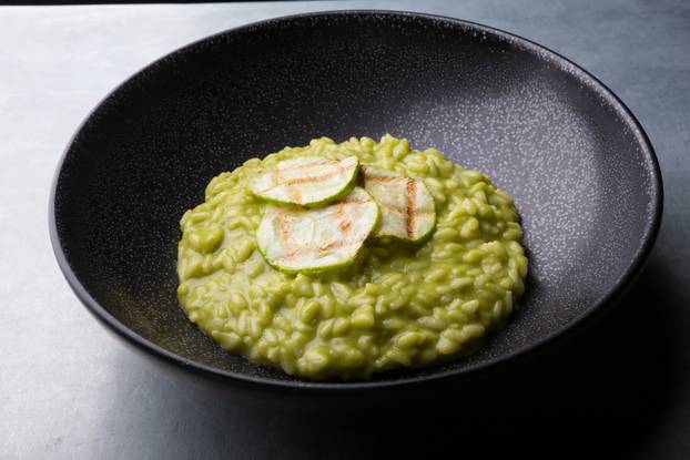 Green risotto with zucchini